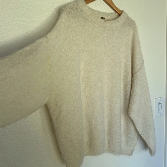 Free People angelic pull over Alpaca small sweater - Picture 4 of 5